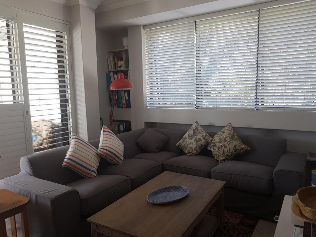 Modern, Centrally Located Dorp Street Apartment Стелленбос Екстер'єр фото
