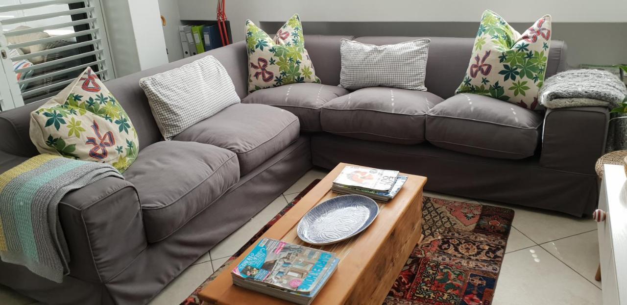 Modern, Centrally Located Dorp Street Apartment Стелленбос Екстер'єр фото