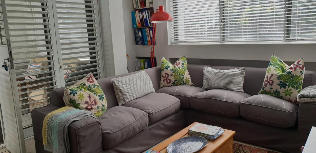 Modern, Centrally Located Dorp Street Apartment Стелленбос Екстер'єр фото